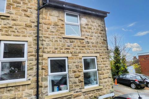 2 bedroom townhouse to rent, Castle Court, Skipton,