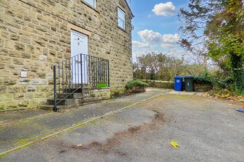 2 bedroom townhouse to rent, Castle Court, Skipton,