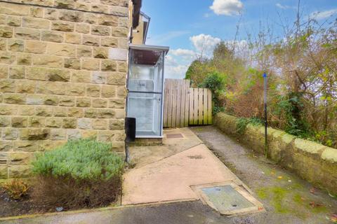 2 bedroom townhouse to rent, Castle Court, Skipton,