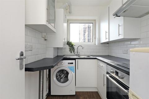 2 bedroom flat to rent, Upper Richmond Road, London