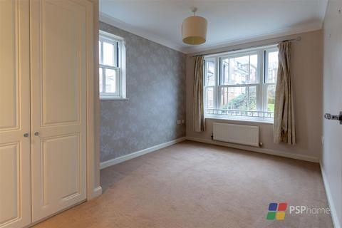 2 bedroom flat for sale, Middle Village, Haywards Heath