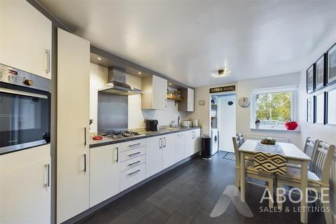 27 Cornmill Lane, Tutbury, Burton-on-trent, DE13 9HA
