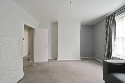 2 bedroom flat for sale, Pearce House, Clapham Park, London, SW2