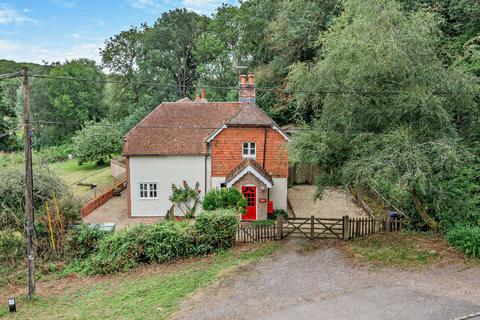 4 bedroom detached house to rent, Newbury RG14