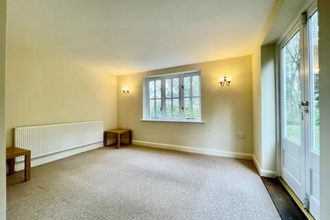 4 bedroom detached house to rent, Newbury RG14