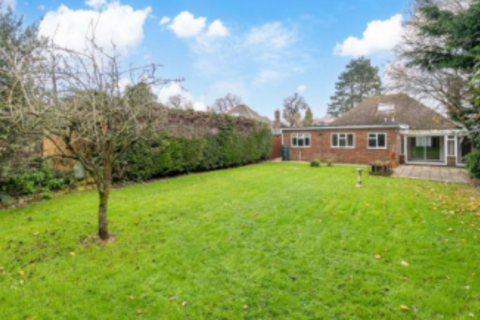 4 bedroom detached bungalow to rent, Crouch House Road, Edenbridge