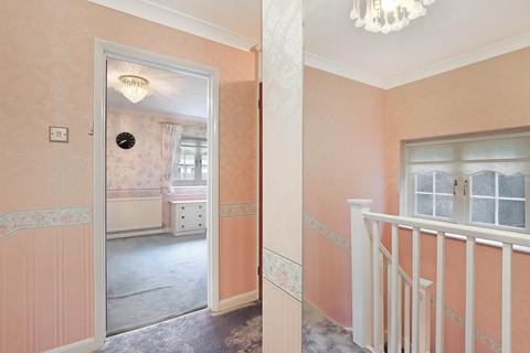 3 bedroom end of terrace house for sale, Parkside, Buckhurst Hill IG9