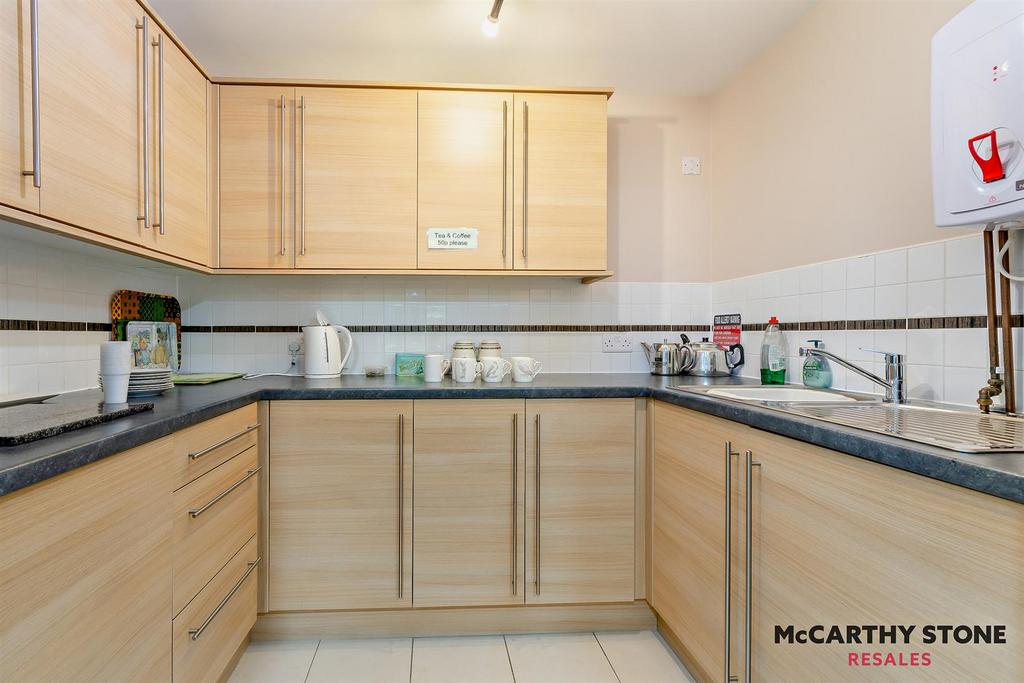 Homeowners Lounge Kitchen