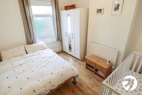 31 Myrtledene Road, London, SE2 0EZ