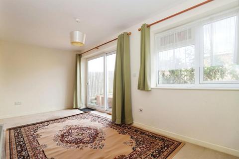 2 bedroom ground floor flat for sale, Edgeworth, Yate, Bristol, BS37