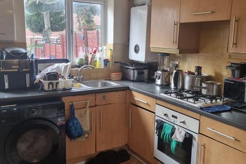 2 bedroom terraced house to rent, Hill View Drive, London