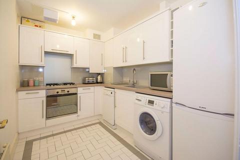 2 bedroom flat to rent, Plantation Wharf, Battersea SW11