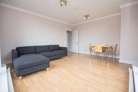 2 bedroom flat to rent, Plantation Wharf, Battersea SW11