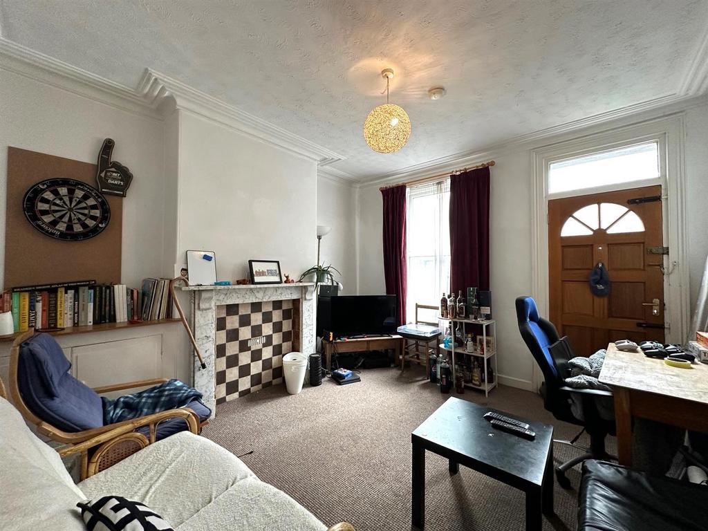 Living room 2.jpg