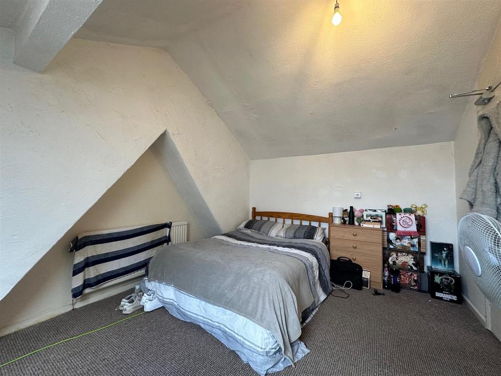 Attic bedroom .jpg