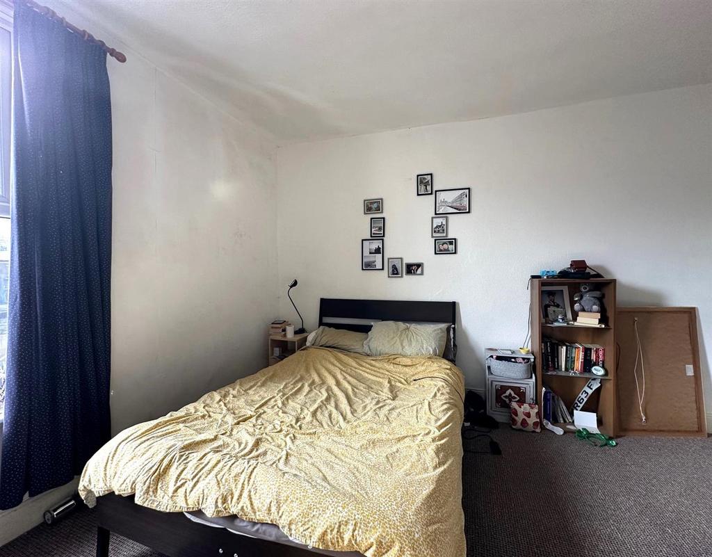 Bedroom 1.jpg