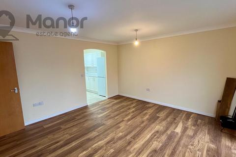 2 bedroom flat to rent, Queensberry Place, Manor Park, E12 6UW