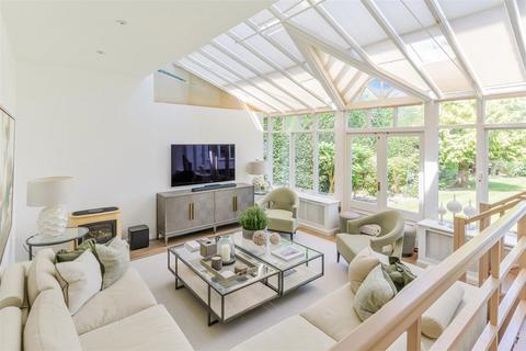 2 Yew Tree Bottom Road, Epsom, KT17 3NF