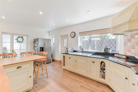2 Yew Tree Bottom Road, Epsom, KT17 3NF