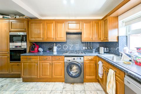 5 bedroom terraced house to rent, Rydal Crescent, Perivale UB6