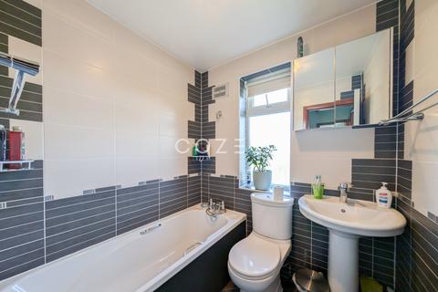 5 bedroom terraced house to rent, Rydal Crescent, Perivale UB6