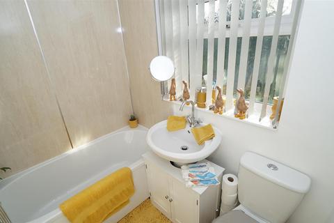 8 Mount Grove, Bradford, BD2 2JL