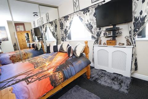 8 Mount Grove, Bradford, BD2 2JL