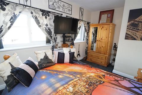 8 Mount Grove, Bradford, BD2 2JL