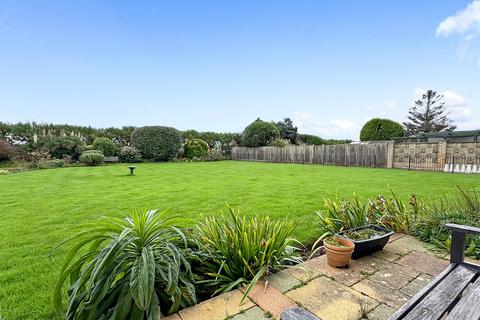 3 bedroom apartment for sale, Elverlands Close, Ferring, Worthing, West Sussex