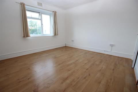 3 bedroom flat for sale, Shenley Road, Borehamwood