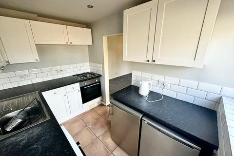 3 bedroom house to rent, Backhall Street, Caerleon, Newport