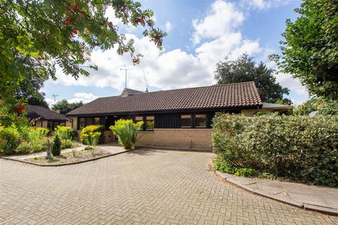 3 bedroom detached bungalow to rent, Joiners Court, Cambridge CB21