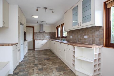 3 bedroom detached bungalow to rent, Joiners Court, Cambridge CB21