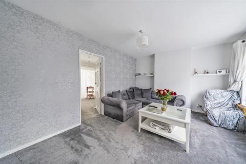 12 Latchmere Close, Richmond, TW10 5HQ