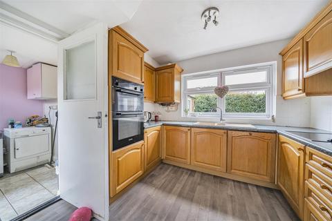 12 Latchmere Close, Richmond, TW10 5HQ