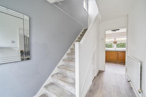 12 Latchmere Close, Richmond, TW10 5HQ