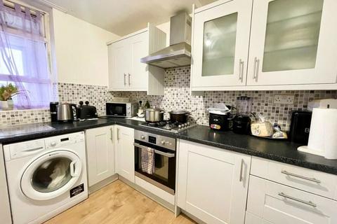 3 bedroom maisonette for sale, Holdbrook South, London , Waltham Cross, Hertfordshire, EN8 7SP