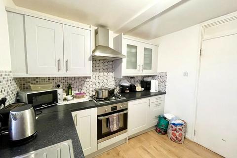 3 bedroom maisonette for sale, Holdbrook South, London , Waltham Cross, Hertfordshire, EN8 7SP