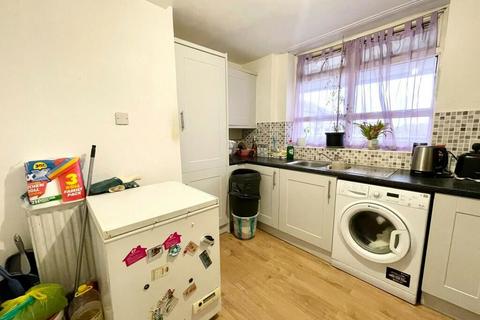 3 bedroom maisonette for sale, Holdbrook South, London , Waltham Cross, Hertfordshire, EN8 7SP