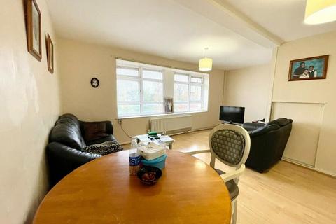 3 bedroom maisonette for sale, Holdbrook South, London , Waltham Cross, Hertfordshire, EN8 7SP