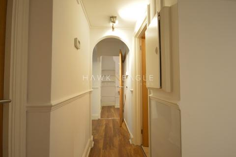 1 bedroom in a flat share to rent, Bromley High Street, London, Greater London. E3