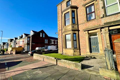 2 bedroom ground floor maisonette to rent, Whitehall Road, Gateshead NE8