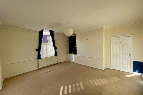 2 bedroom ground floor maisonette to rent, Whitehall Road, Gateshead NE8