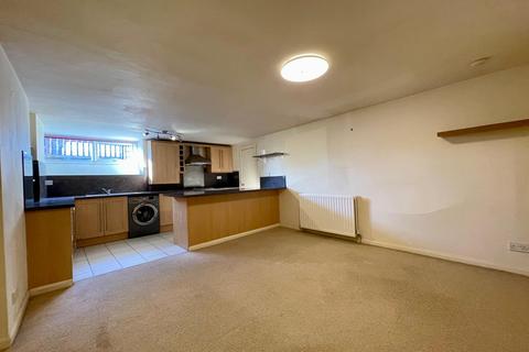 2 bedroom ground floor maisonette to rent, Whitehall Road, Gateshead NE8