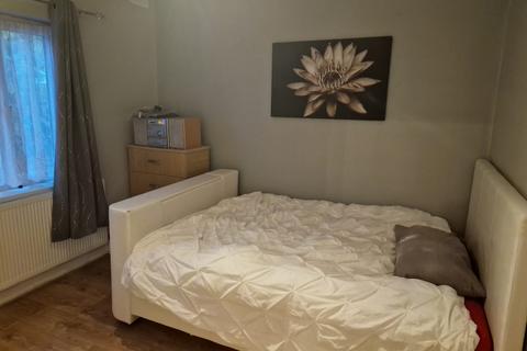 3 bedroom bungalow to rent, Hounslow TW5