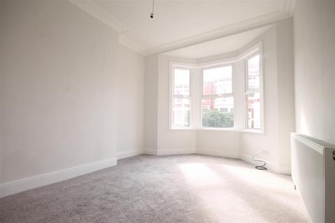 3 bedroom flat to rent, Whitefield Terrace, Heaton