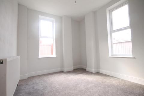 3 bedroom flat to rent, Whitefield Terrace, Heaton