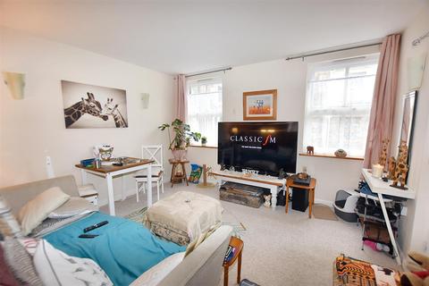 1 bedroom flat for sale, 74 Higher Fore Street, Redruth