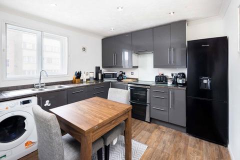 2 bedroom flat to rent, Jarret House, 98 Bow Road, Bow, London, E3