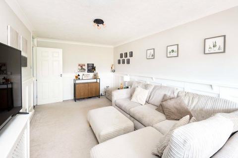 2 bedroom flat to rent, Jarret House, 98 Bow Road, Bow, London, E3